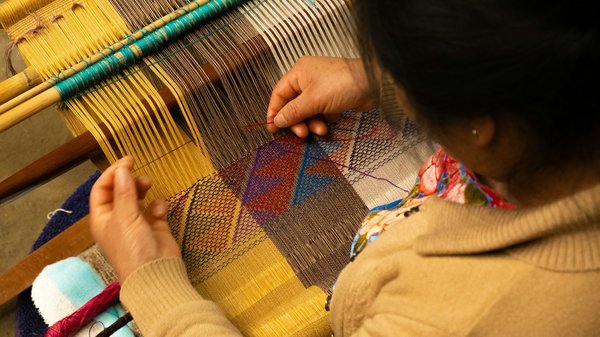 Comment découvrir les traditions et les techniques de tissage en Équateur?